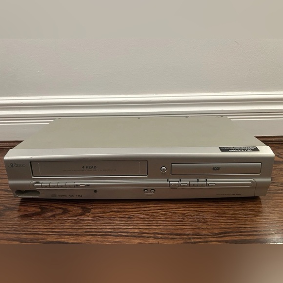 Funai SV2000 CSV205DT VCR DVD Recorder VHS DVD Combo Player No Remote Working - Picture 2 of 8